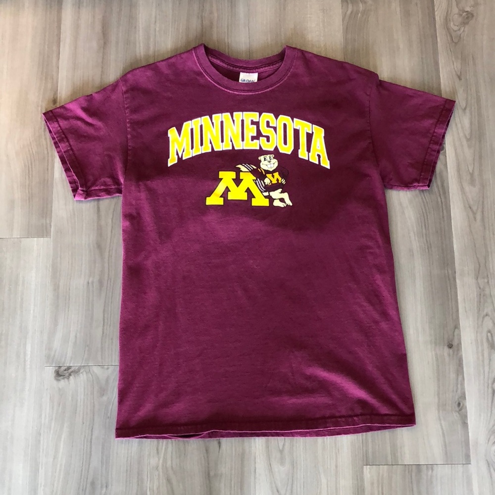 Minnesota Gophers men’s shirt. Maroon. Size medium